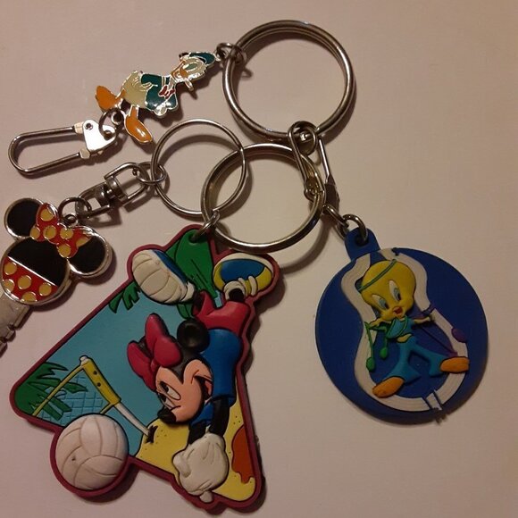 4 Disney Key Chains - Picture 1 of 5